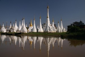 Több kolostor és sztupa is utunkba kerül, Inle lake Több kolostor és sztupa is utunkba kerül, Inle lake