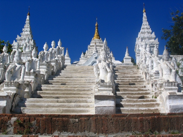 Rengeteg épített emlékkel találkozunk Mandalayban