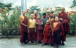 Az első angol tanítványaim szerzetesek Dharamsalában, Indiában
