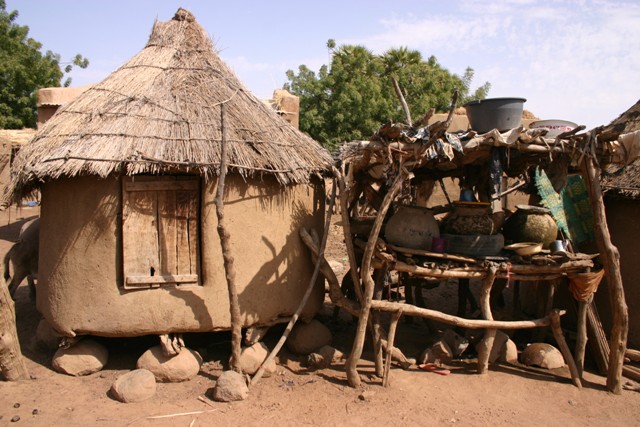 Mali, sárház építkezés