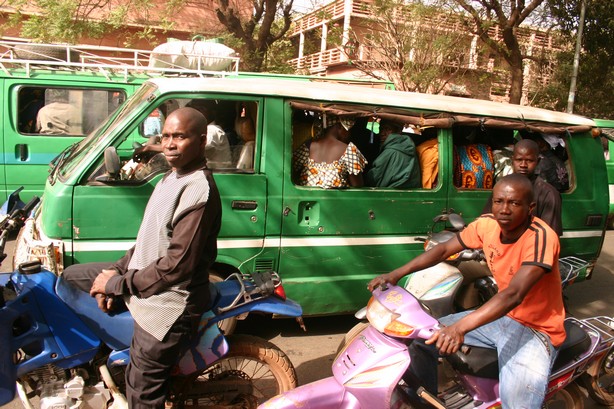 Bamako, Mali, életképek, busz, tömegközlekedés