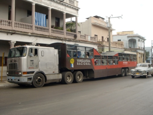 Habana, Kuba, transzport buszok