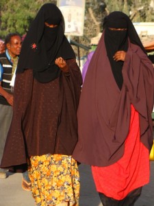szomáliföld, beburkált nők