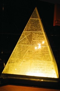 Vietnám, piramis