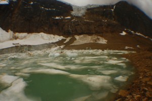  Mt Edit Cavell, gleccser tó